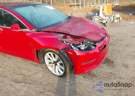 2019 Tesla Model 3 Long Range/Mid Range/Standard Range/Standard Range Plus z USA, uszkodzony, nr VIN 5YJ3E1EA1KF301046